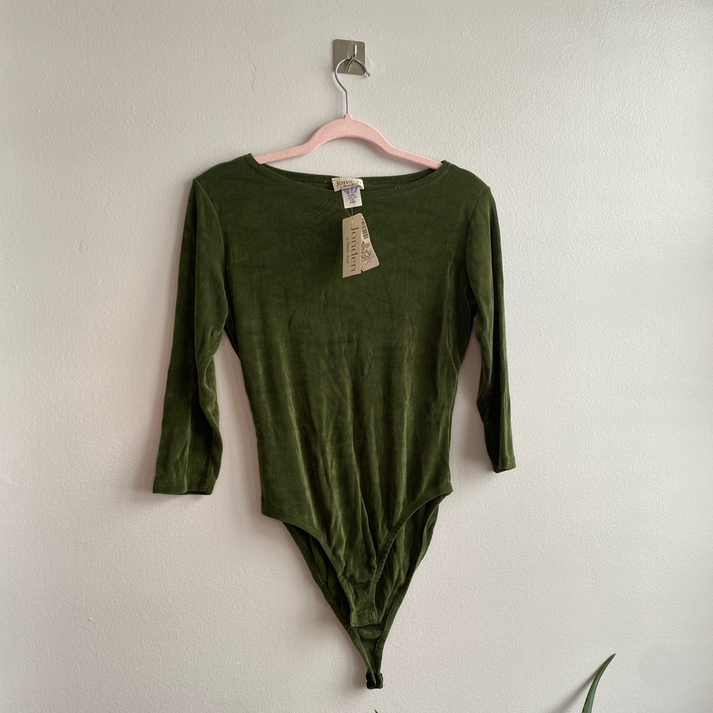 NWT Jonden green long sleeve bodysuit